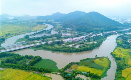 Xây dựng Cầu qua kênh nhà Lê, Xã Cẩm Minh