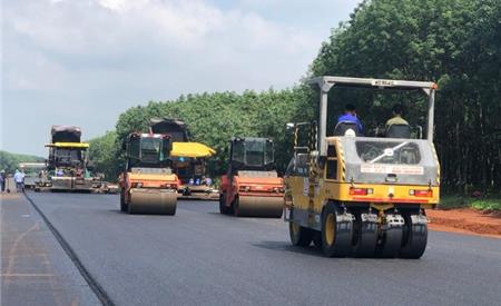 Thi công xây dựng  đoạn Km24+000 – Km48+052